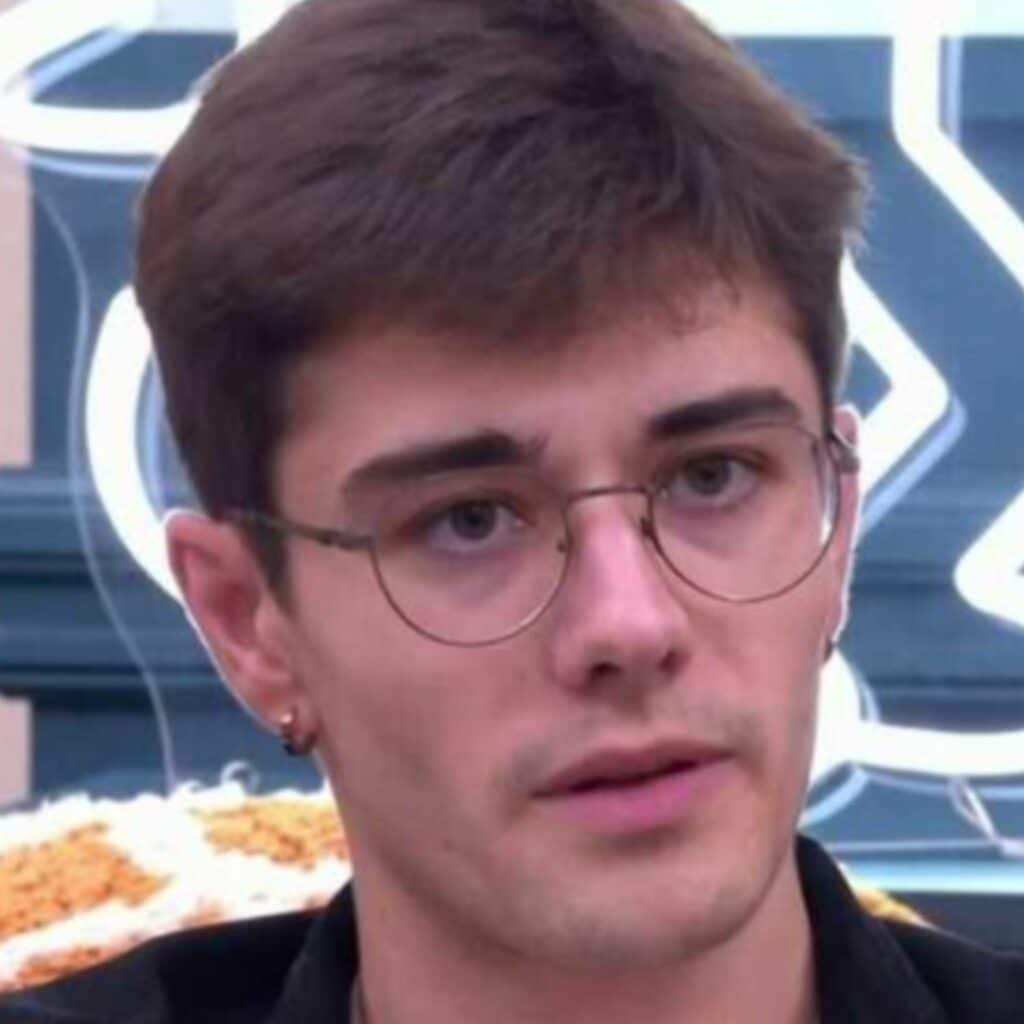 Axel (Star Academy) : embêté dans le métro, il s'en prend à ceux qui le dérangent