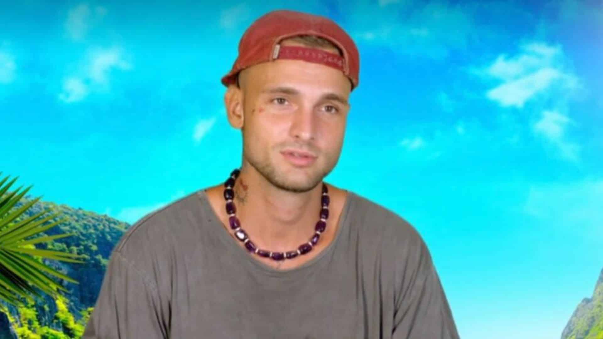 "J'ai encore plus l'air ridicule" : Bastos montre sa transformation capillaire, les internautes hilares