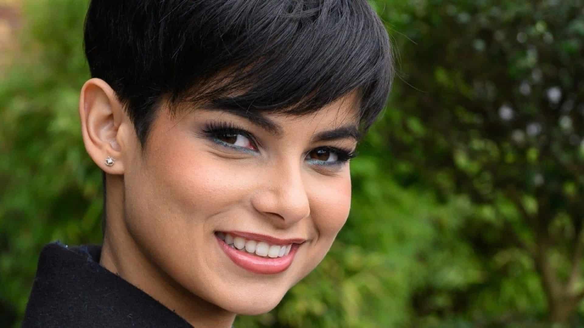 Ève Gilles (Miss France 2024) : somptueuse en crop et jupe, les compliments fusent pour la reine de beauté