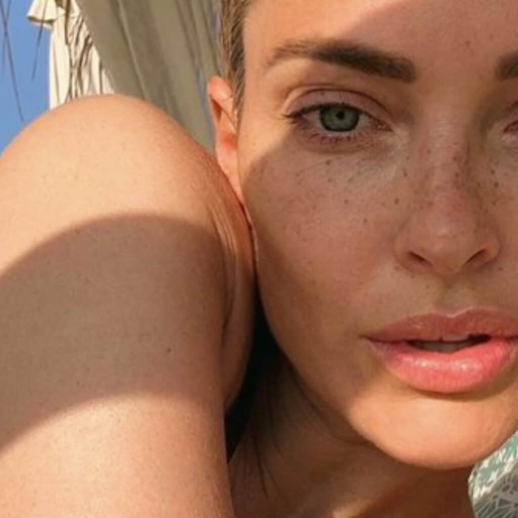 Caroline Receveur : sa petite soeur Mathilde lui ressemble comme deux gouttes d'eau