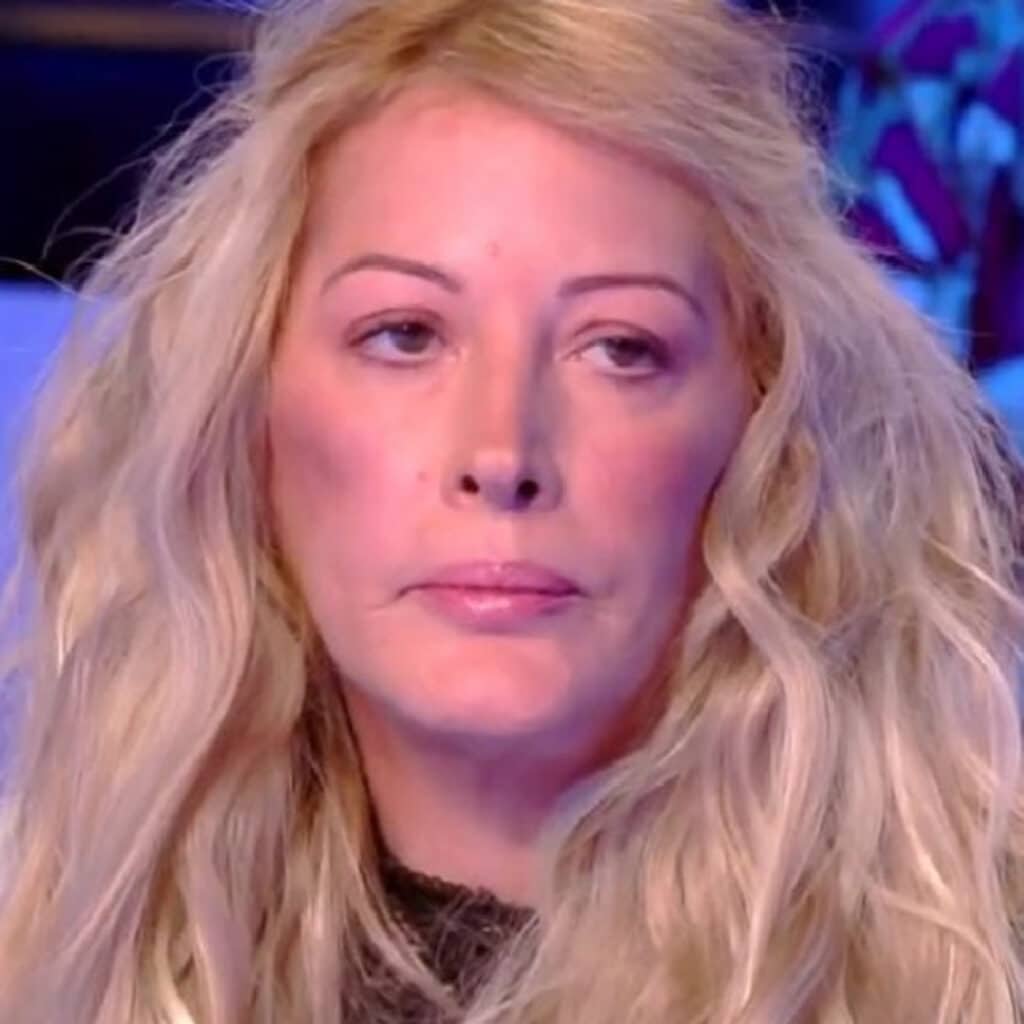 "Qui la reconnaît ?" : Loana méconnaissable, elle abuse des retouches sur les réseaux sociaux