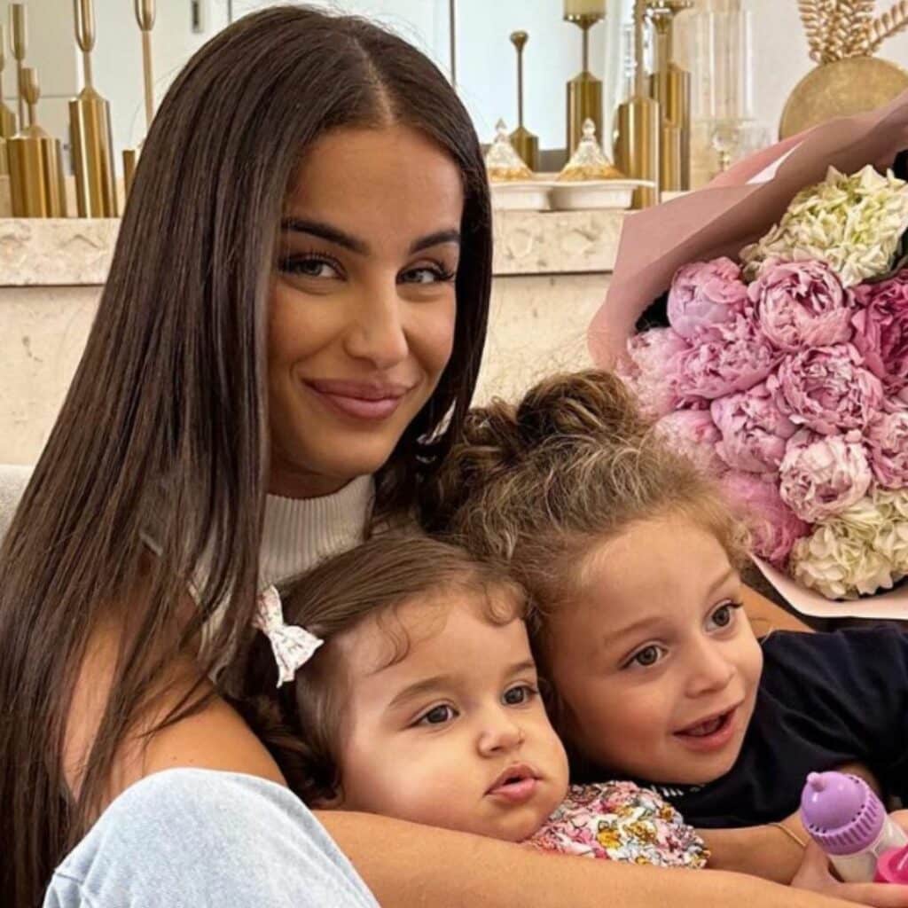 Kamila et Noré : bientôt parents de jumeaux ? Elle répond