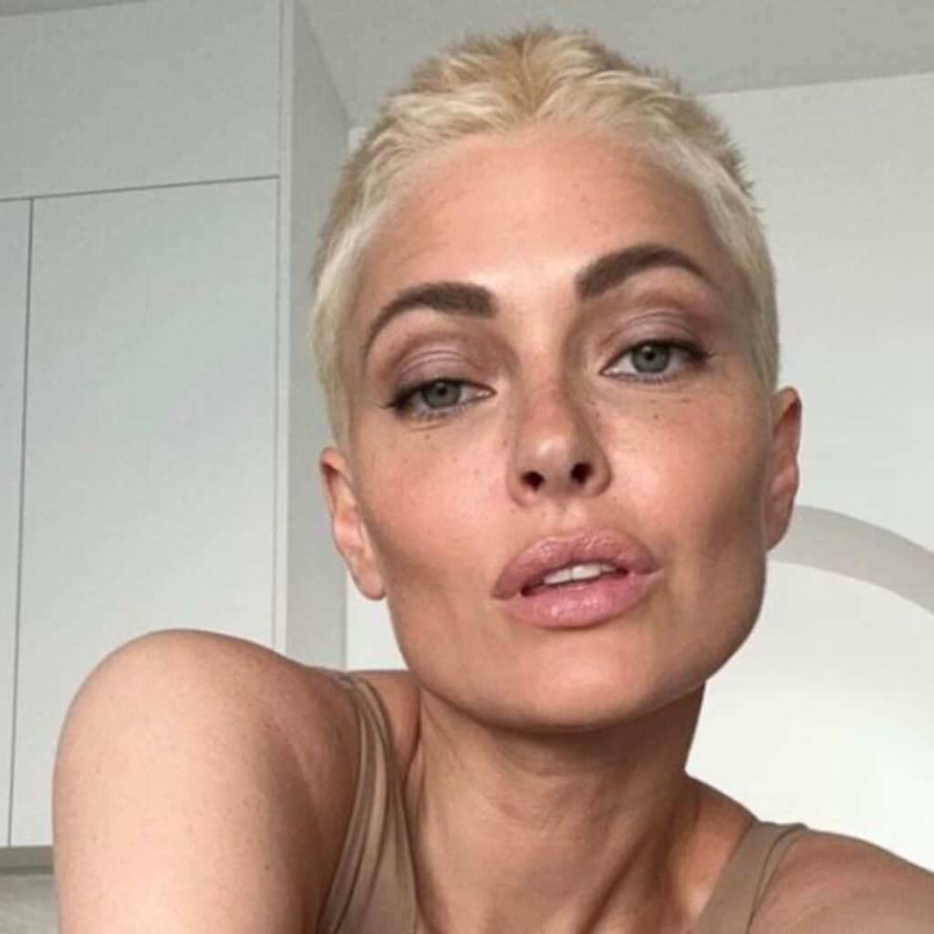 Caroline Receveur : l’influenceuse explique pourquoi elle ne voulait pas annoncer son cancer à son entourage