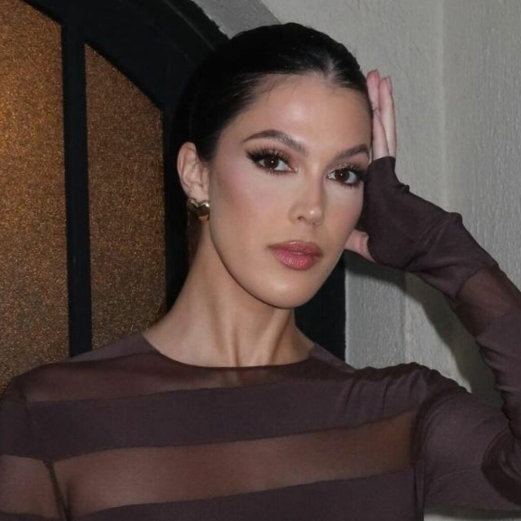 "J’ai perdu mon ongle" : Iris Mittenaere blessée en pleine séance de yoga