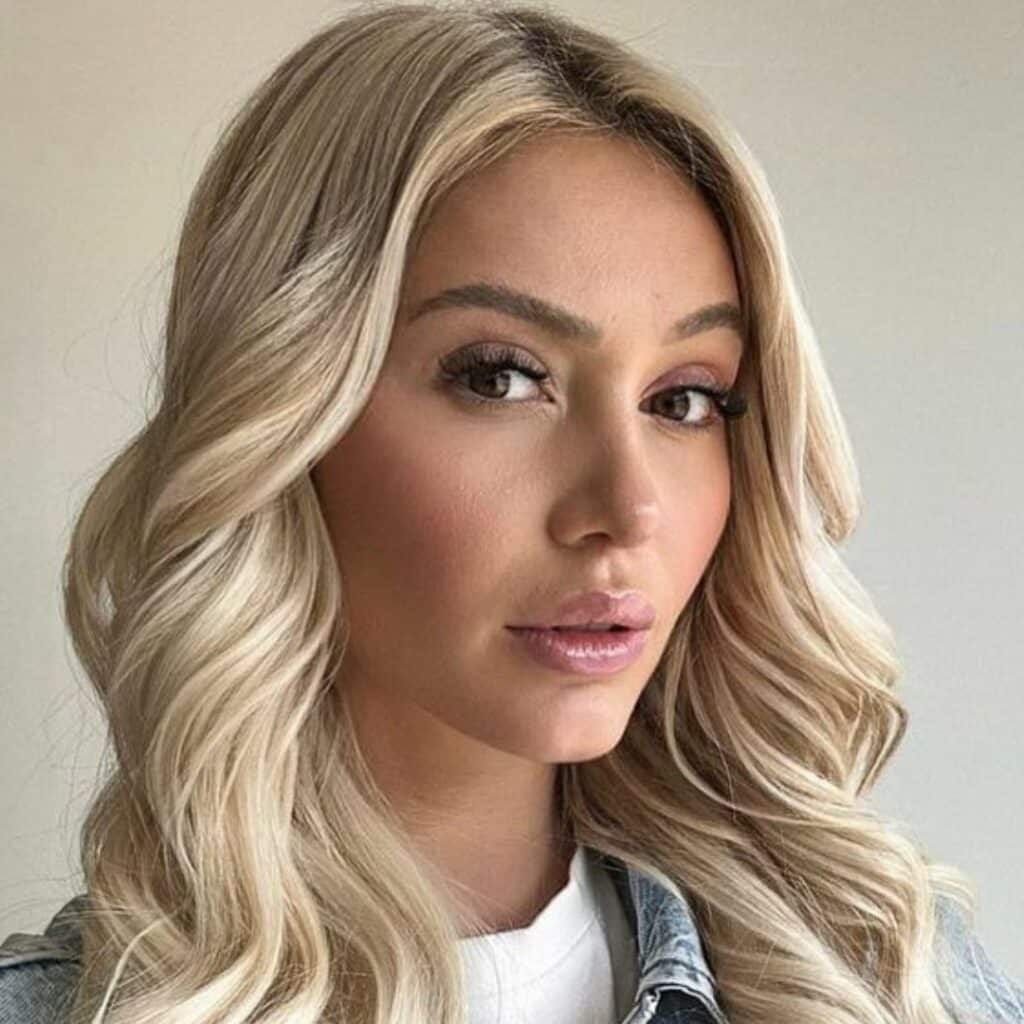 Eloïse Appelle : atteinte d'un cancer du sein agressif, elle se montre le crâne rasé