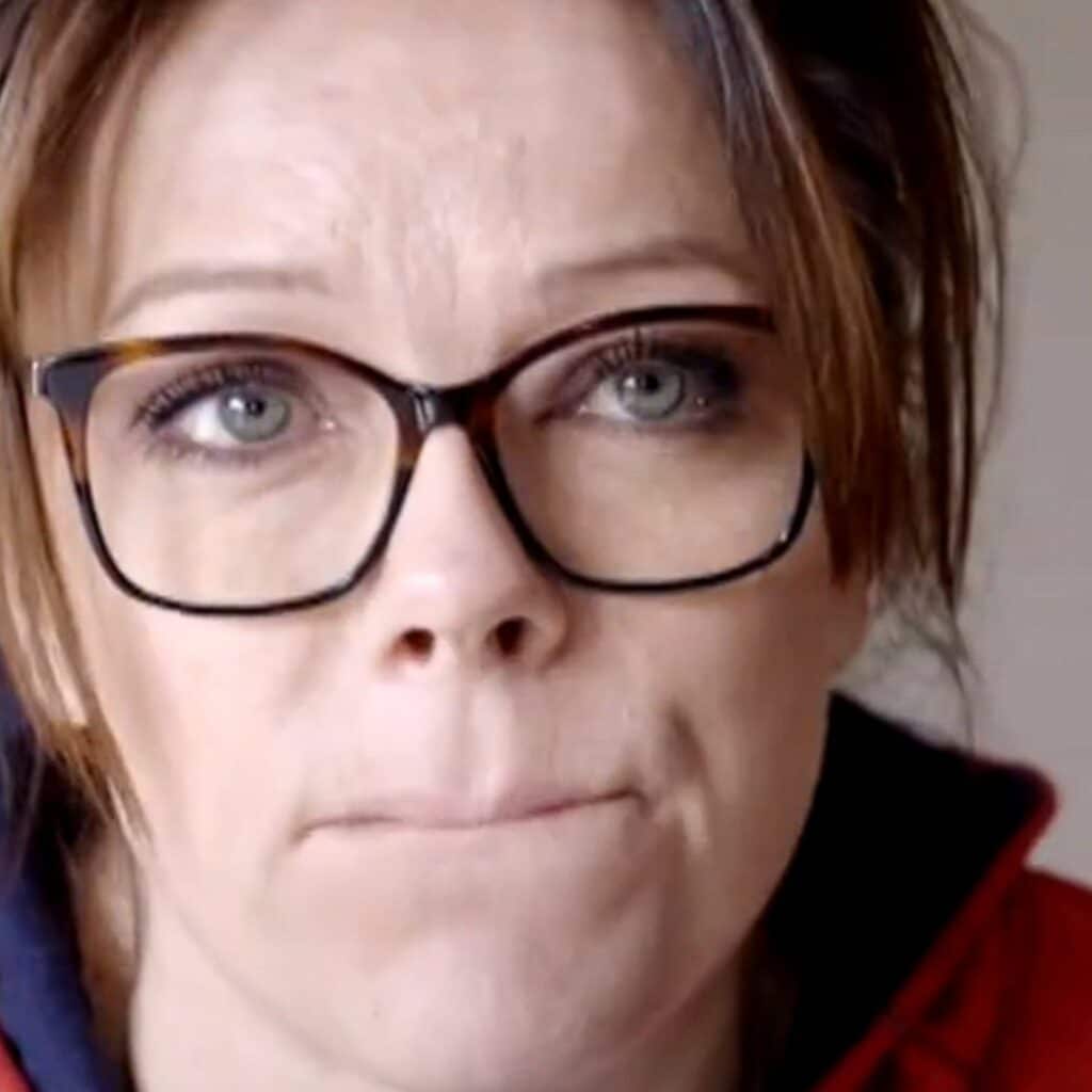 Zone Interdite : désemparée, une maman montre des photos de son enfant handicapé et maltraité