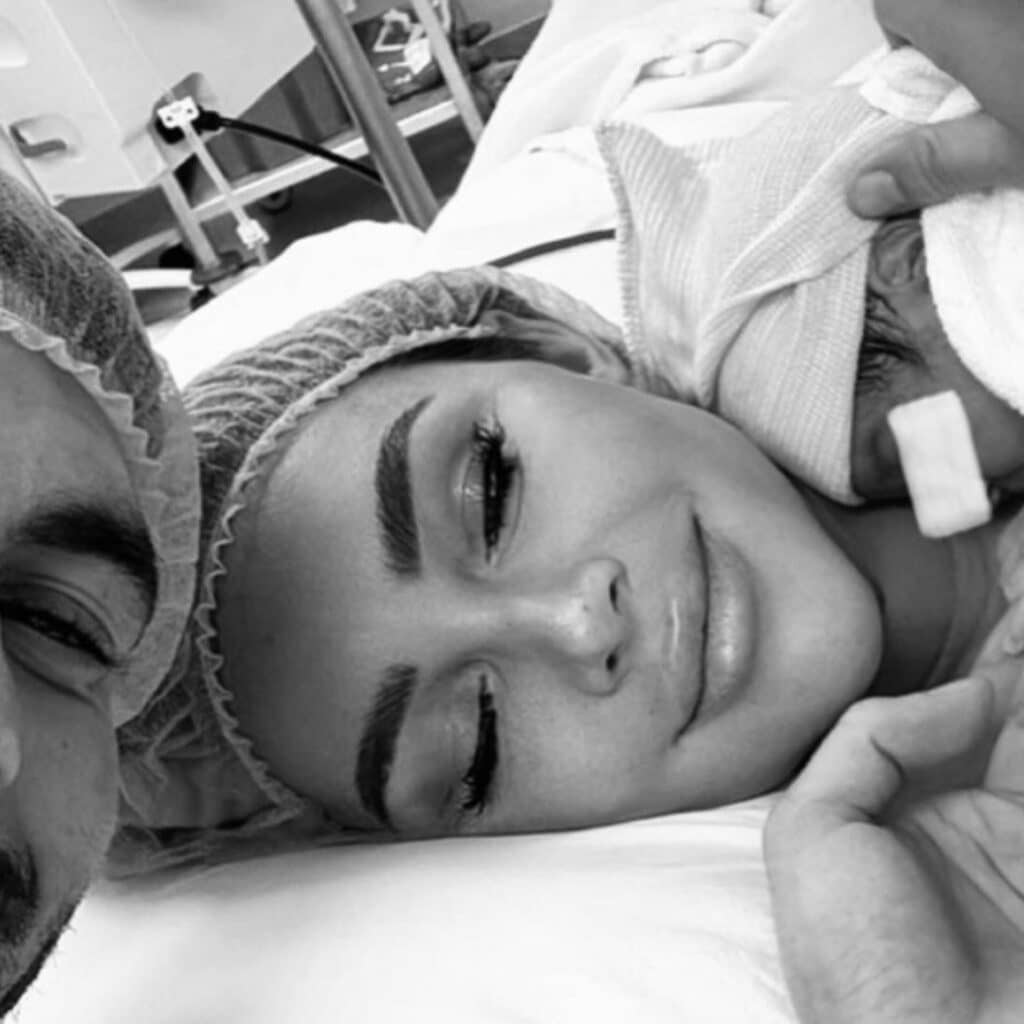 "Je suis dans un bonheur absolu" : Fidji Ruiz maman, elle se filme avec son fils Souleymen