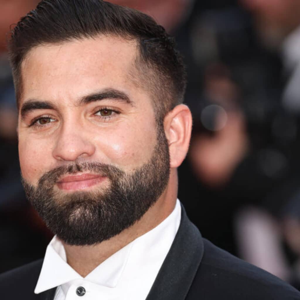 Kendji Girac blessé par balle : le chanteur aurait voulu "simuler un suicide"