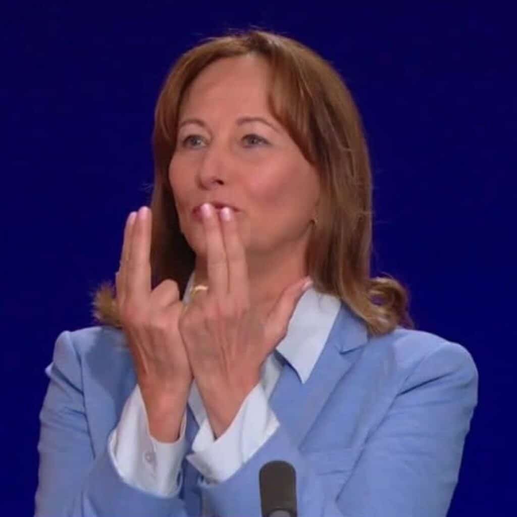Ségolène Royal : "en roue libre", elle rappe "En bande organisée" en direct à la télé