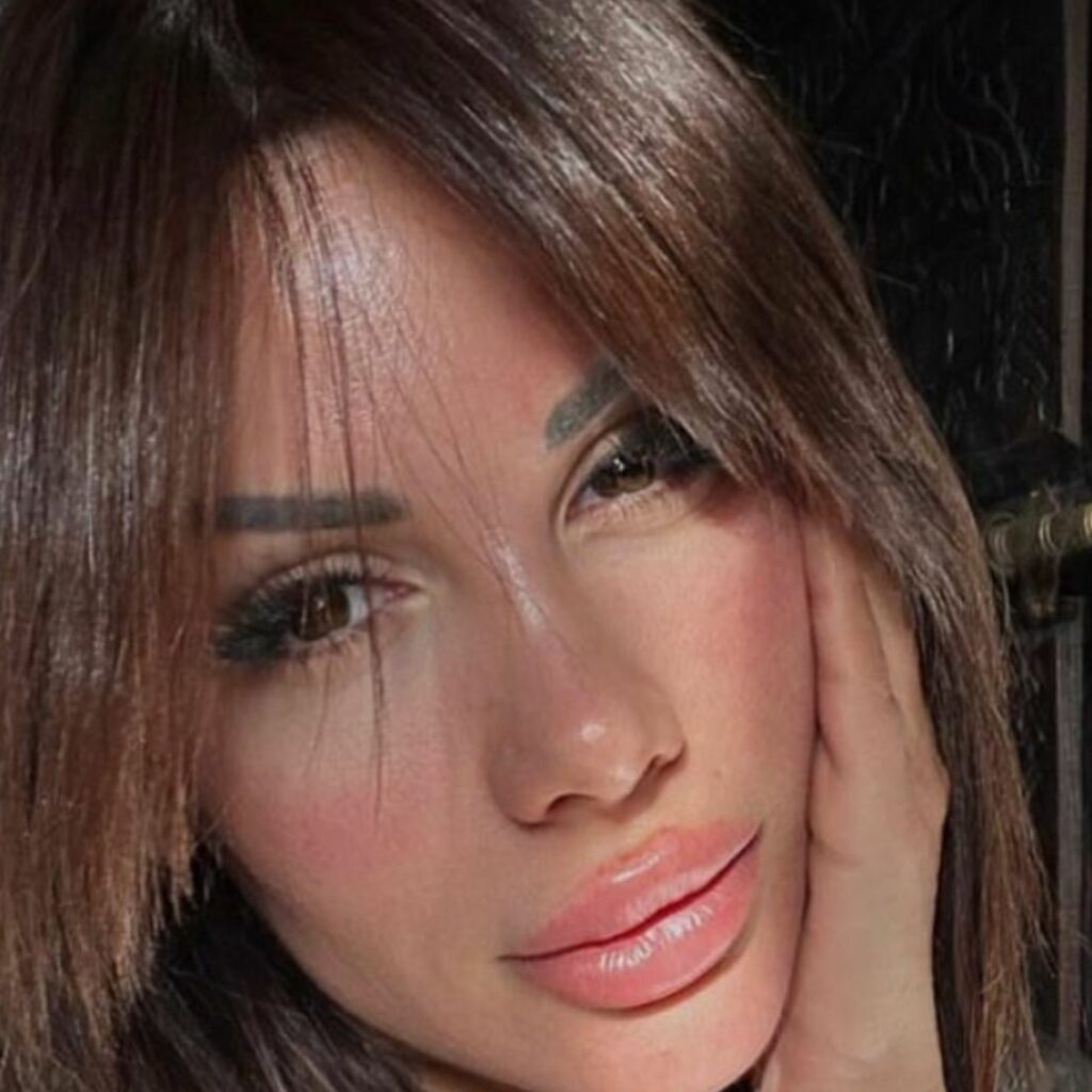 Laura Lempika : à nouveau en couple après sa séparation avec Nikola ?