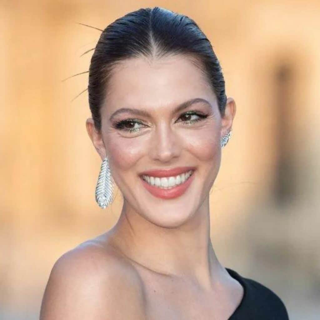 Iris Mittenaere : à nouveau en couple ? Un détail interpelle