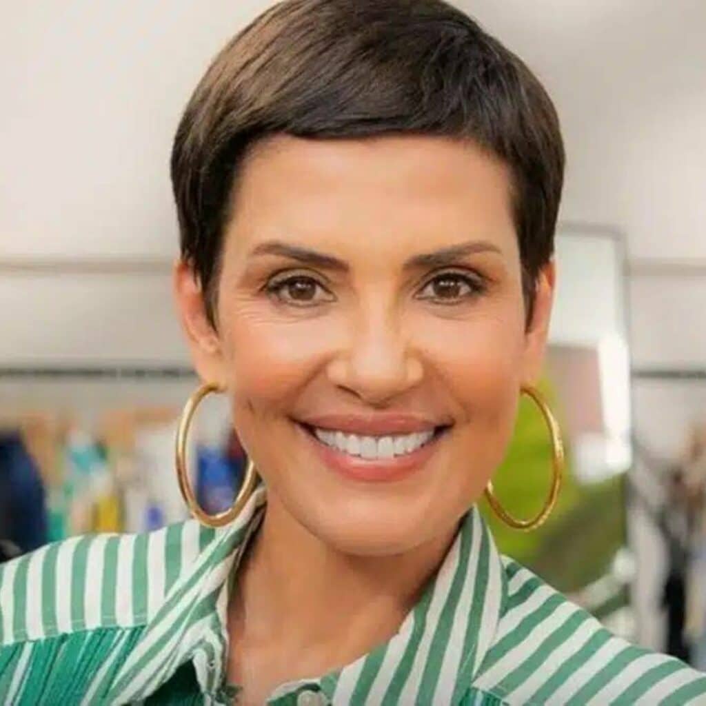 Cristina Cordula : une ancienne photo d'elle avec les cheveux longs refait surface