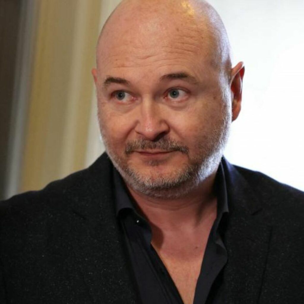 Sébastien Cauet : placé en examen, qui est sa compagne et qu'aurait-elle dit aux autorités ?