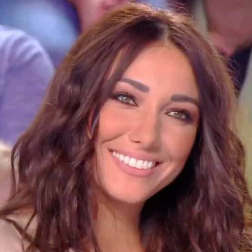 Delphine Wespiser : le physique de son chéri fait réagir les internautes