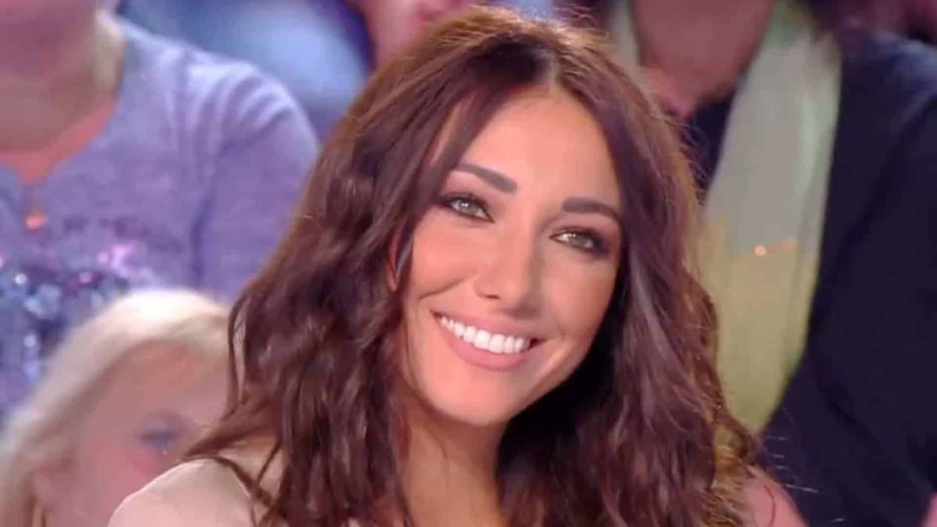 Delphine Wespiser : le physique de son chéri fait réagir les internautes