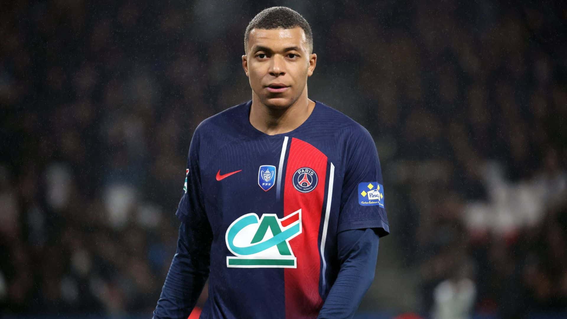 Kylian Mbappé : séduit par une jeune femme au restaurant, son identité se précise