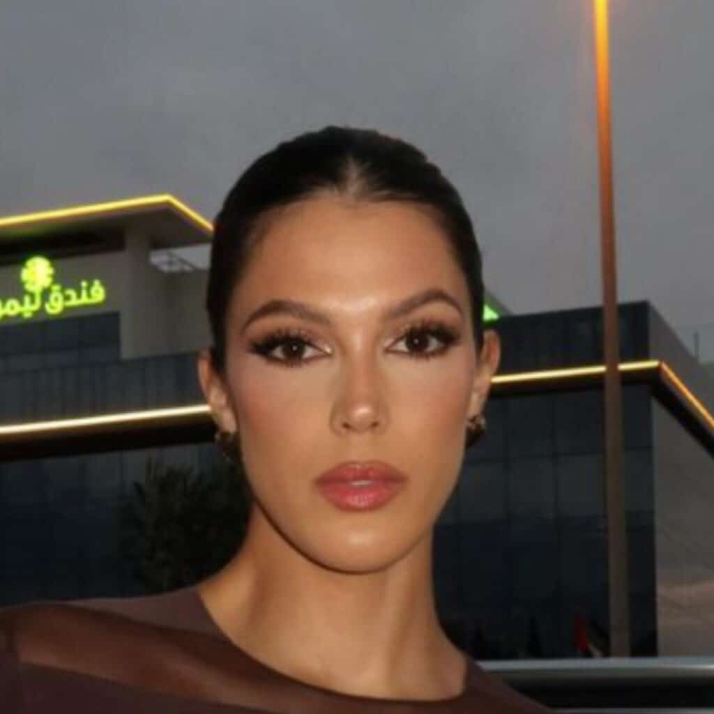 Iris Mittenaere : après avoir annoncé sa rupture avec Diego El Glaoui, ses photos à la plage font réagir