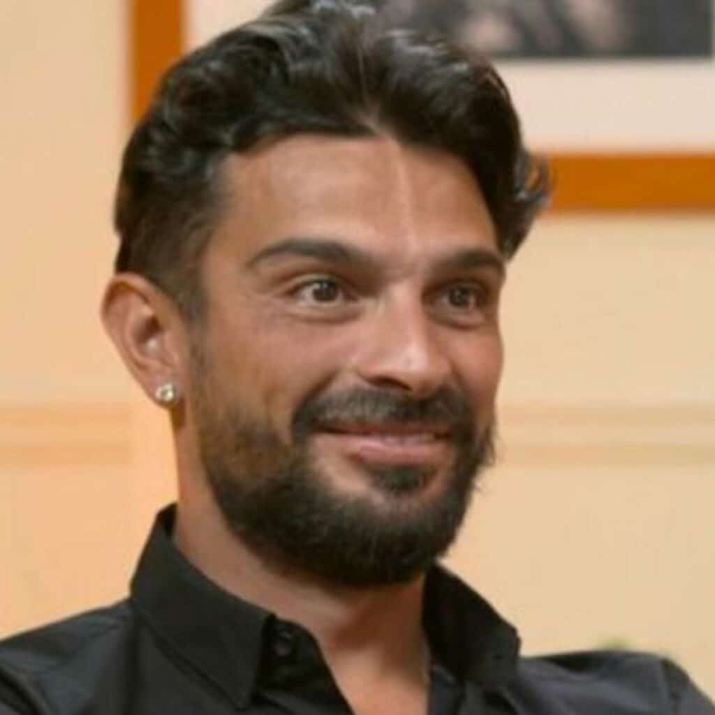 Julien Tanti : le candidat explique pourquoi il n'a pas d'entreprise en France et fait réagir la Toile