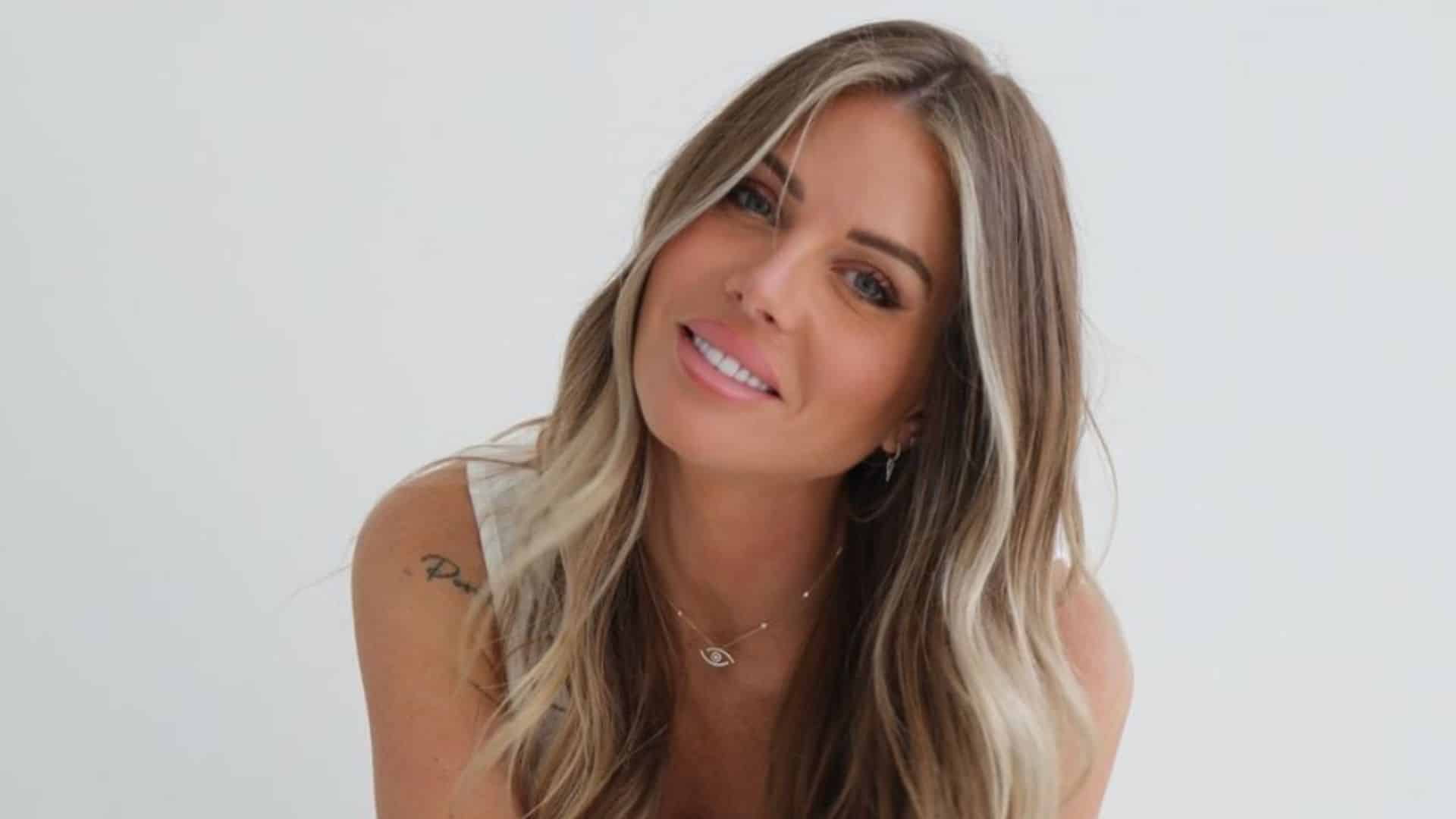 Jessica Thivenin : son placement de produit à l'hôpital avec son papa hospitalisé fait réagir les internautes, elle s'explique