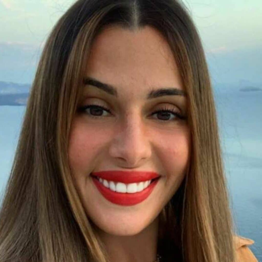Coralie Porrovecchio : elle se montre en décolleté et se fait reprendre par les internautes