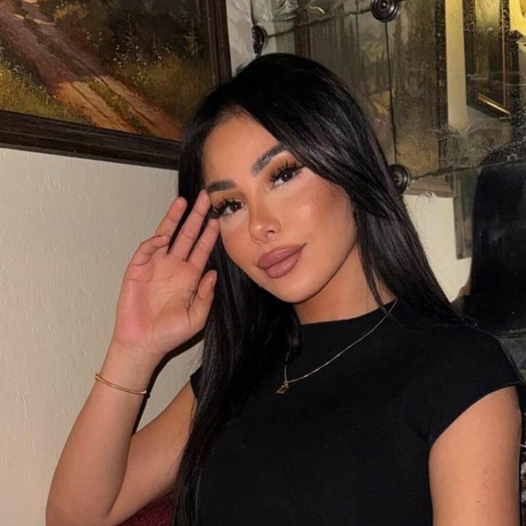 Maeva Ghennam : à nouveau en couple ? Elle s'affiche très proche d'un nouveau jeune homme