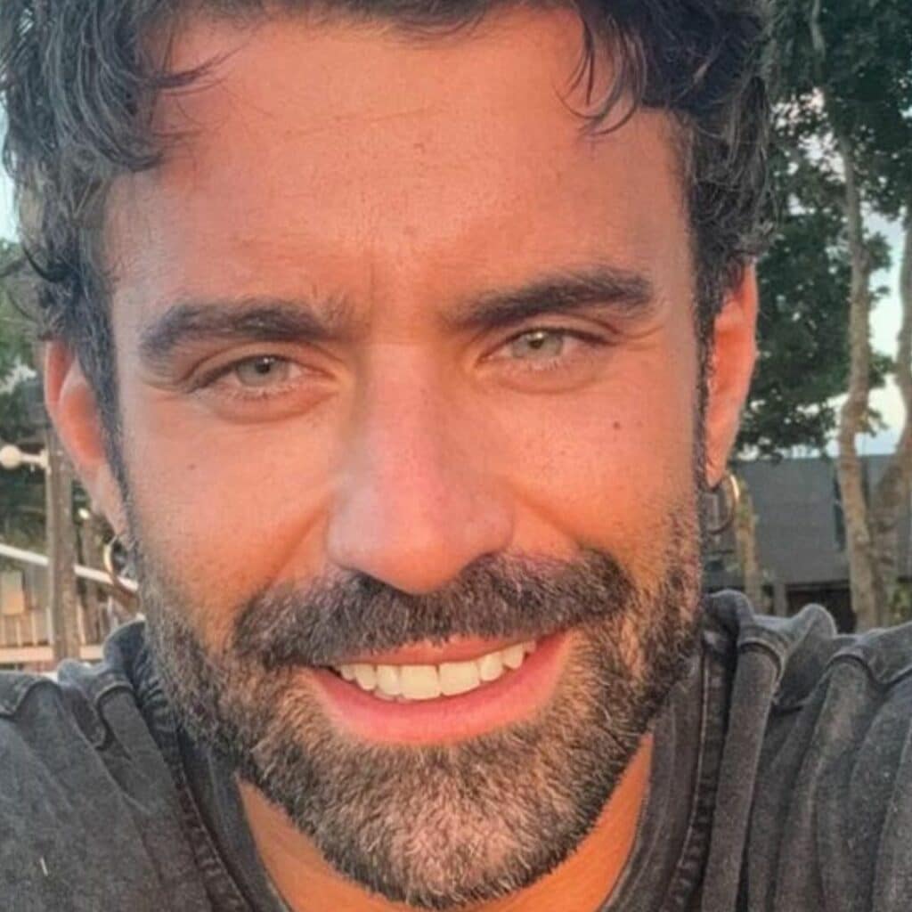 Vincent Queijo : amoureux de sa chérie, il se montre officiellement à ses côtés