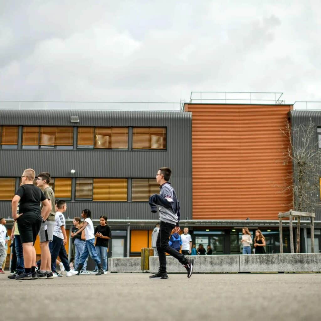 Carcassonne : une jeune fille parle très mal à son enseignante, elle est placée en garde à vue