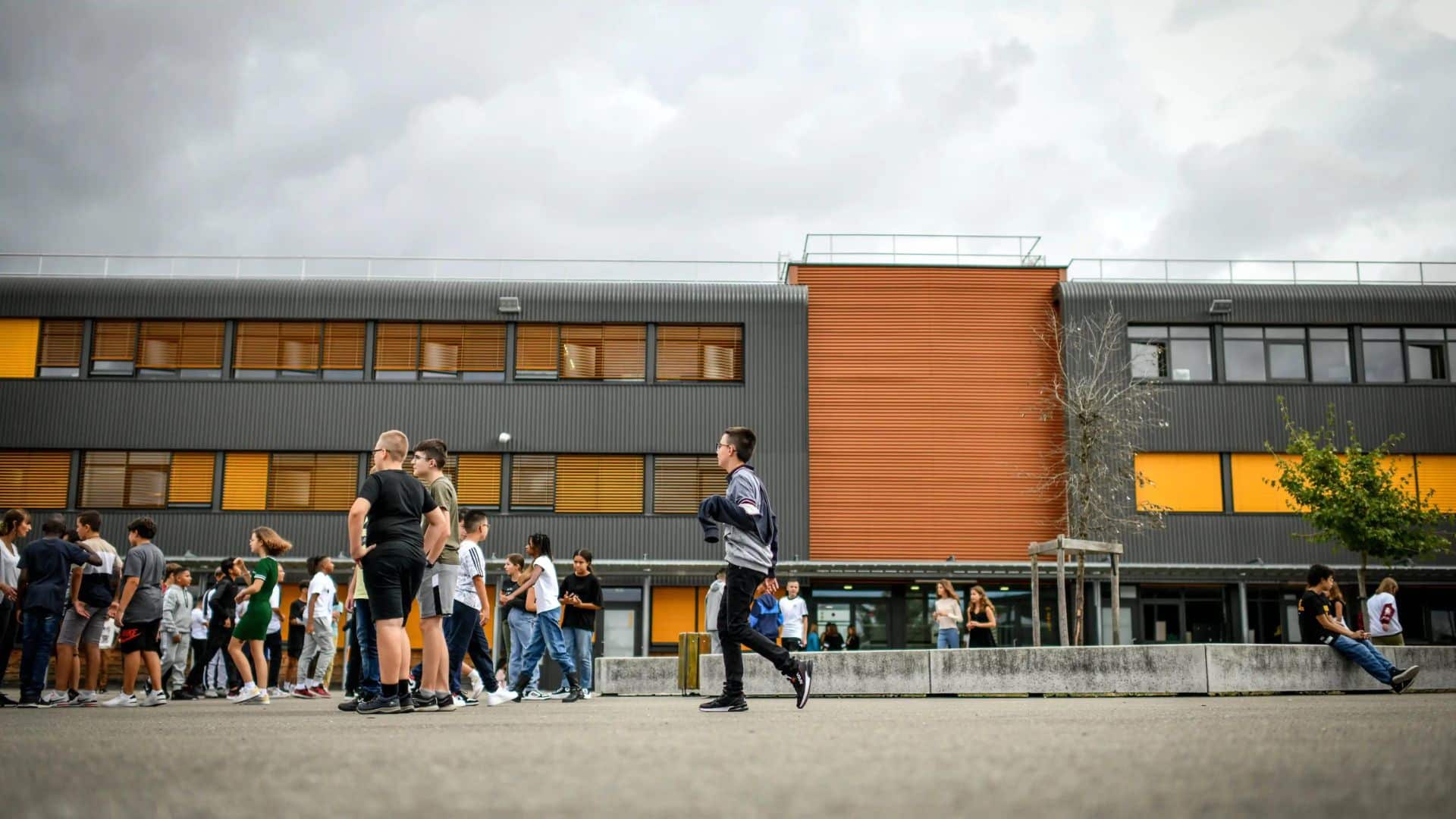 Carcassonne : une jeune fille parle très mal à son enseignante, elle est placée en garde à vue