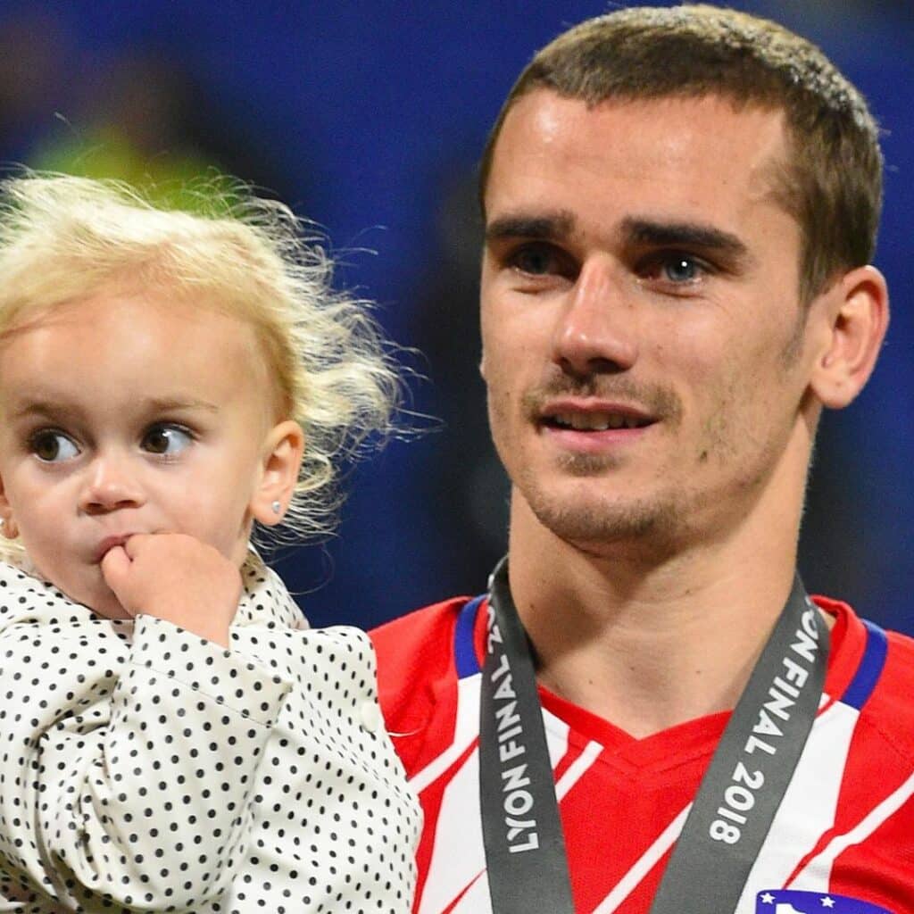 Antoine Griezmann : il explique pourquoi ses 3 enfants sont nés le même jour à des années différentes
