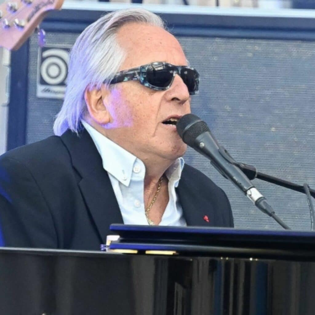 Gilbert Montagné : le chanteur tombe brusquement de la scène en plein concert, les dernières nouvelles