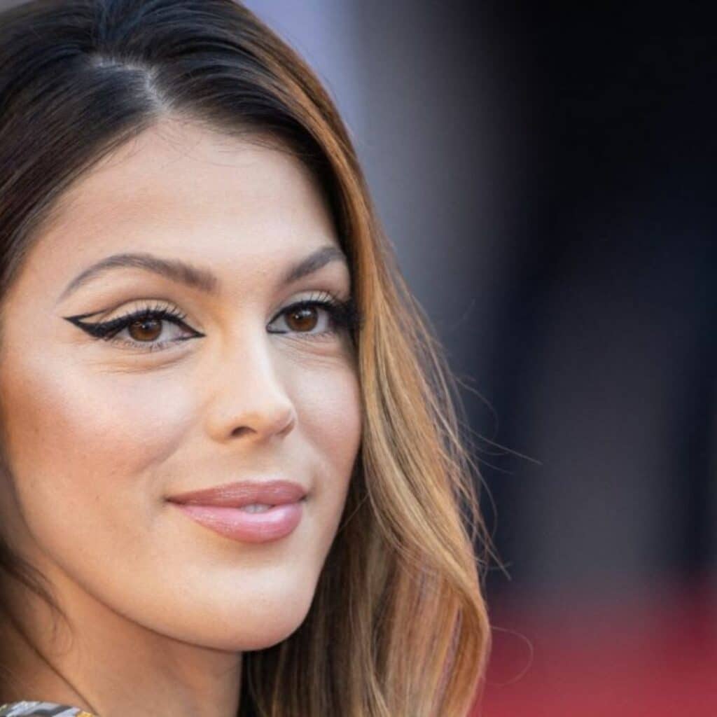 Iris Mittenaere : très critiquée par les internautes à cause d’une récente photo