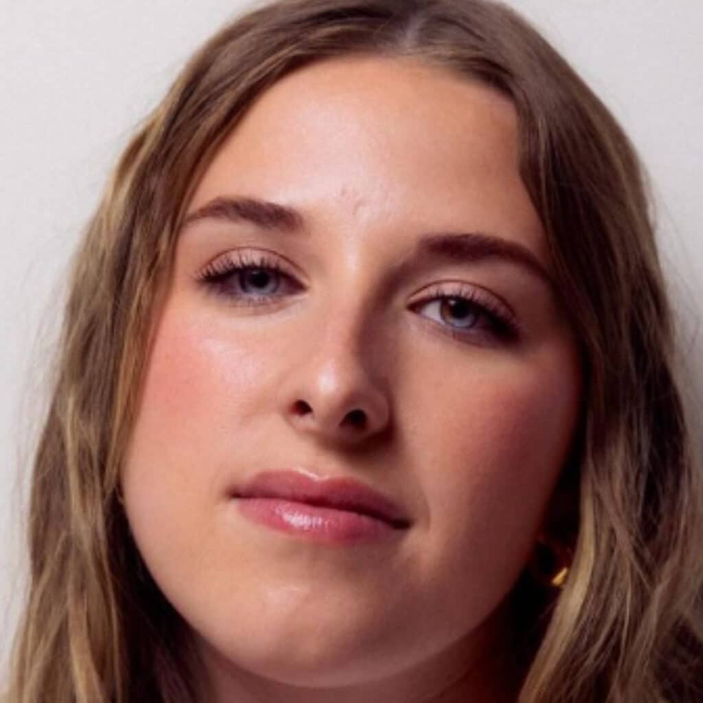 Héléna Bailly (Star Academy) : "détruite" une fan de la chanteuse règle ses comptes