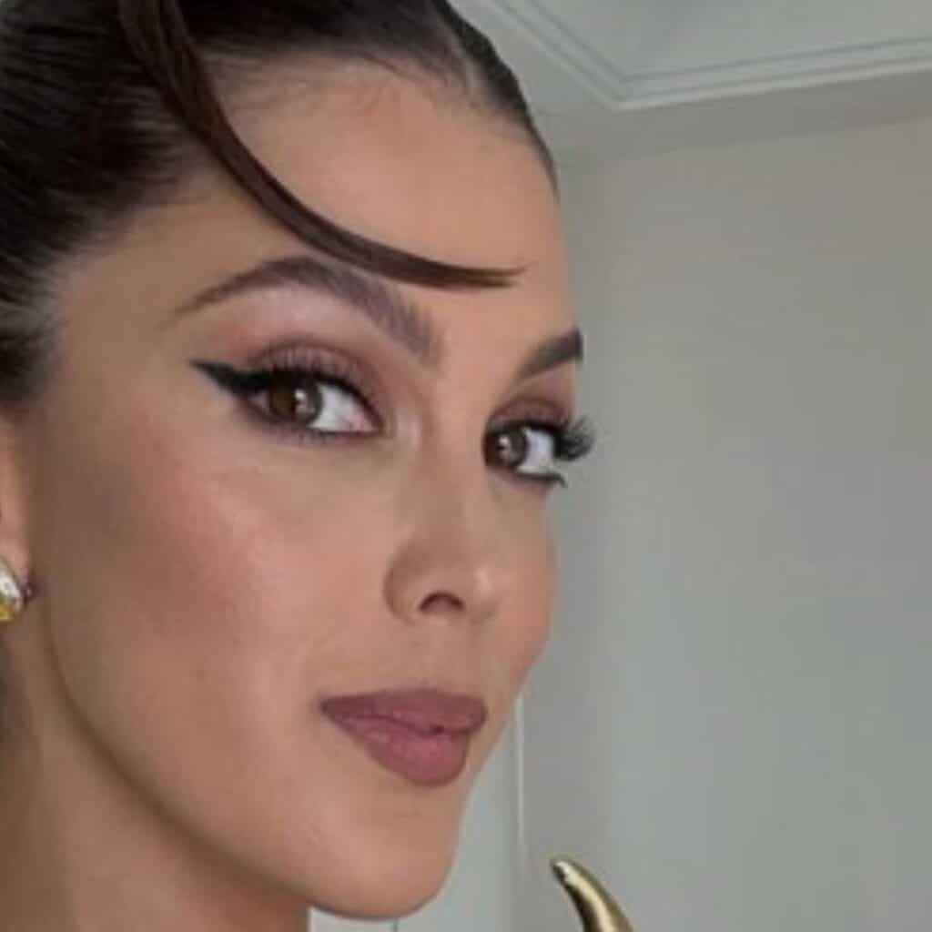 Iris Mittenaere en couple : elle évoque sa nouvelle relation pour la première fois