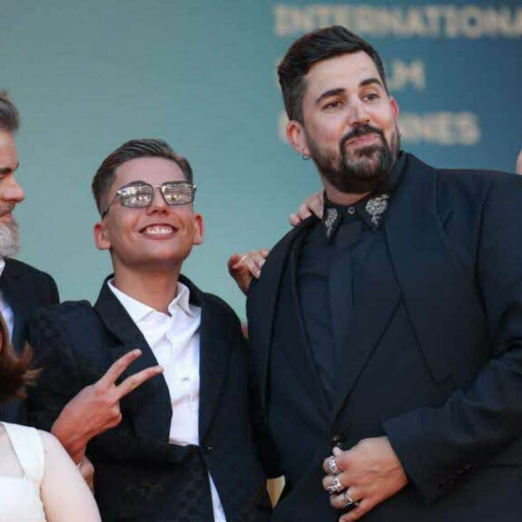 Artus : les parents de l’un de ses acteurs d’Un p’tit truc en plus abandonnent leur fils