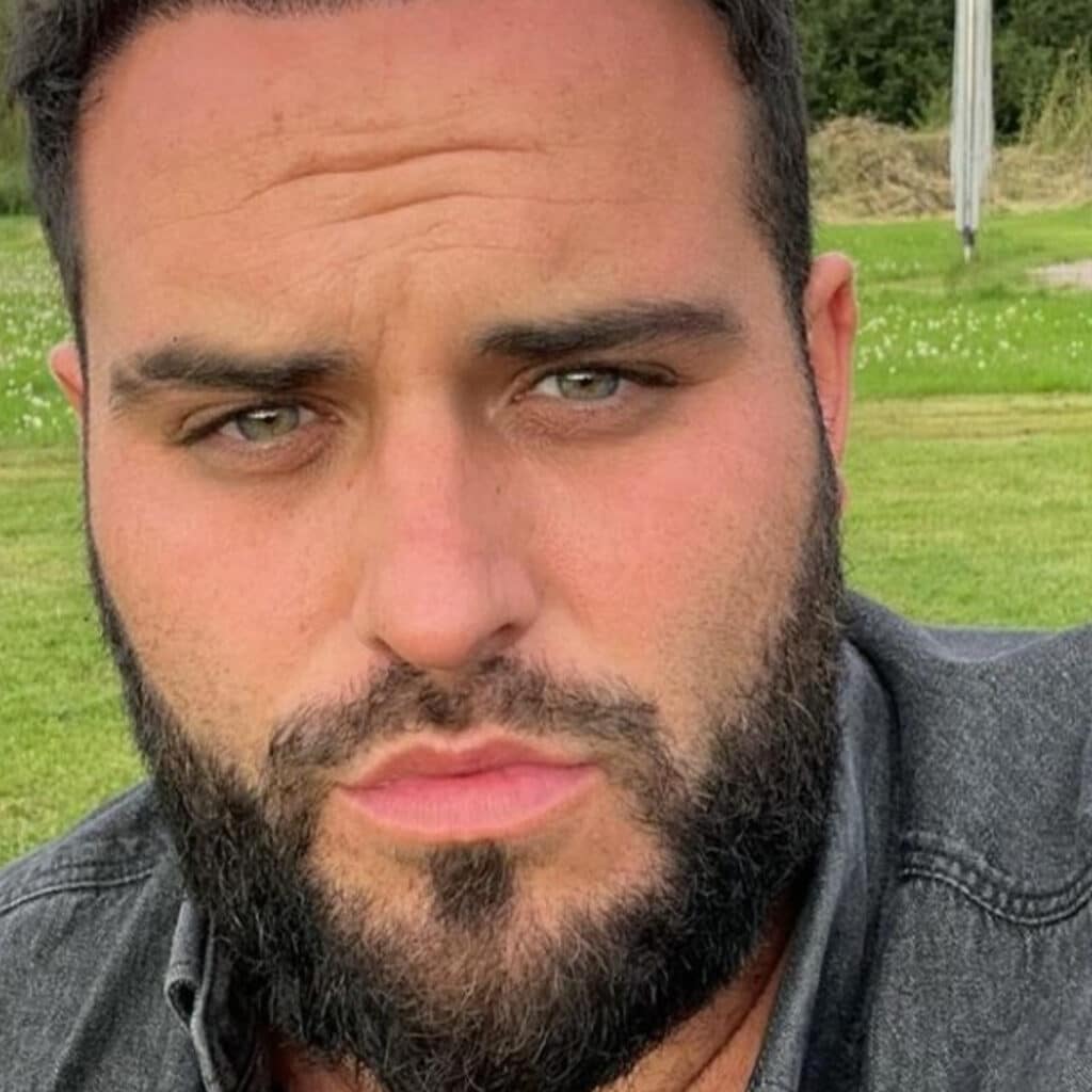 Nikola Lozina : en couple dans les Cinquante, le candidat officialise