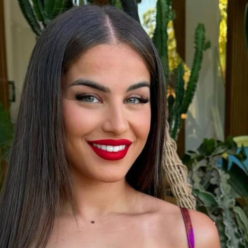 "Vraiment moche" : critiquée après s’être montrée au naturel, Kamila fait une mise au point