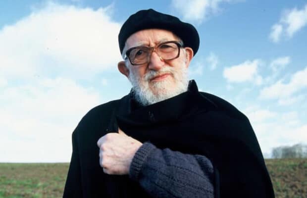 L'abbé Pierre accusé d'agressions envers 7 femmes : elles prennent la parole
