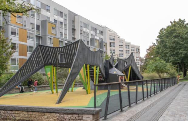 Enfants jetés du 5e étage par leur père : une voisine raconte tout ce qu’elle a vu