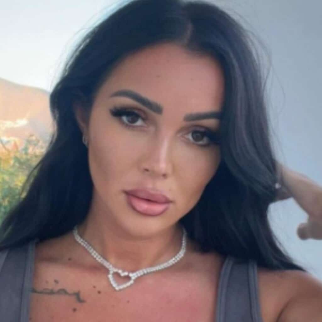 "C'est moi sa maman" : Fidji Ruiz touchée par un drame, l'influenceuse doit faire un choix