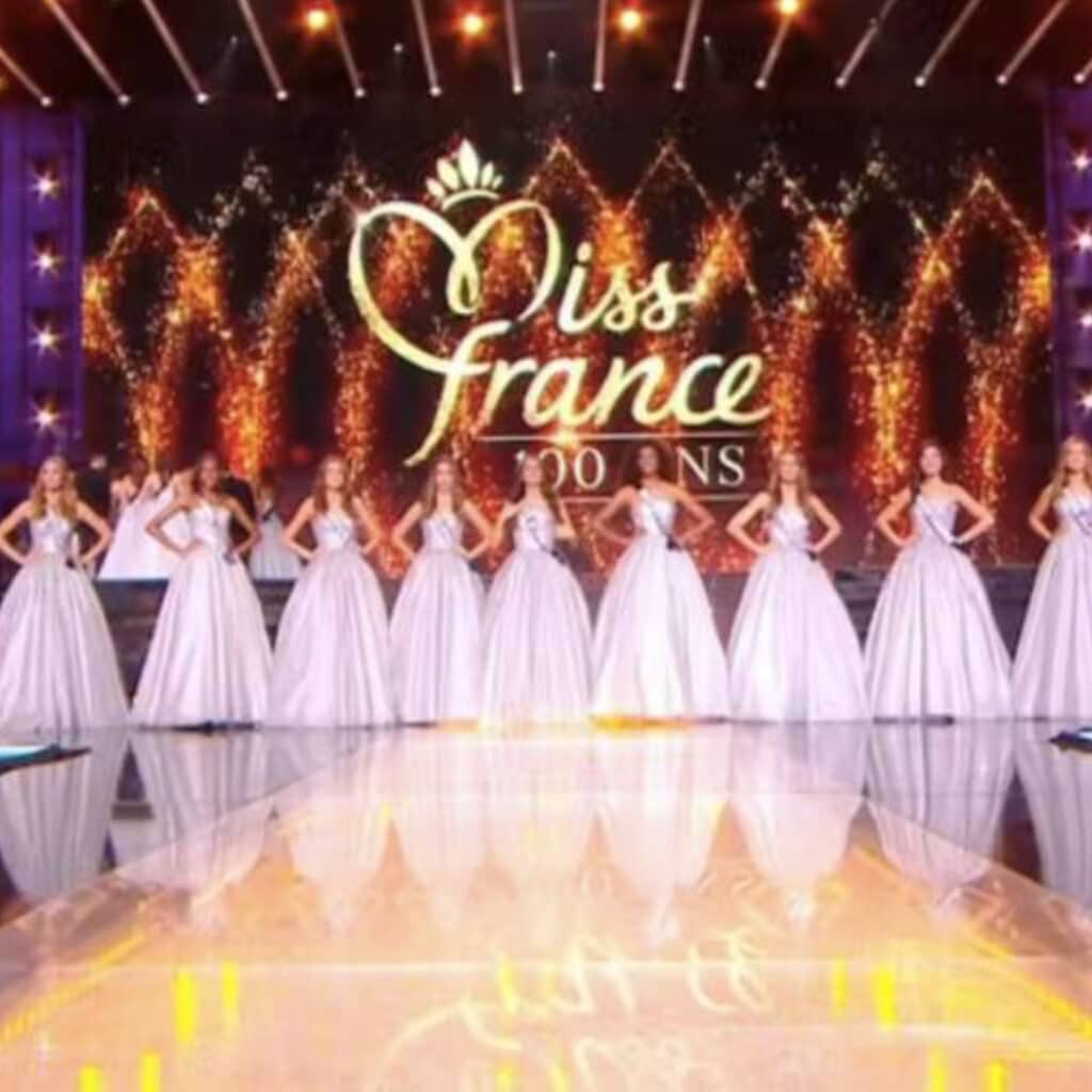 "Nous sommes contraints de..." : le comité Miss France 2025 annonce une mauvaise nouvelle