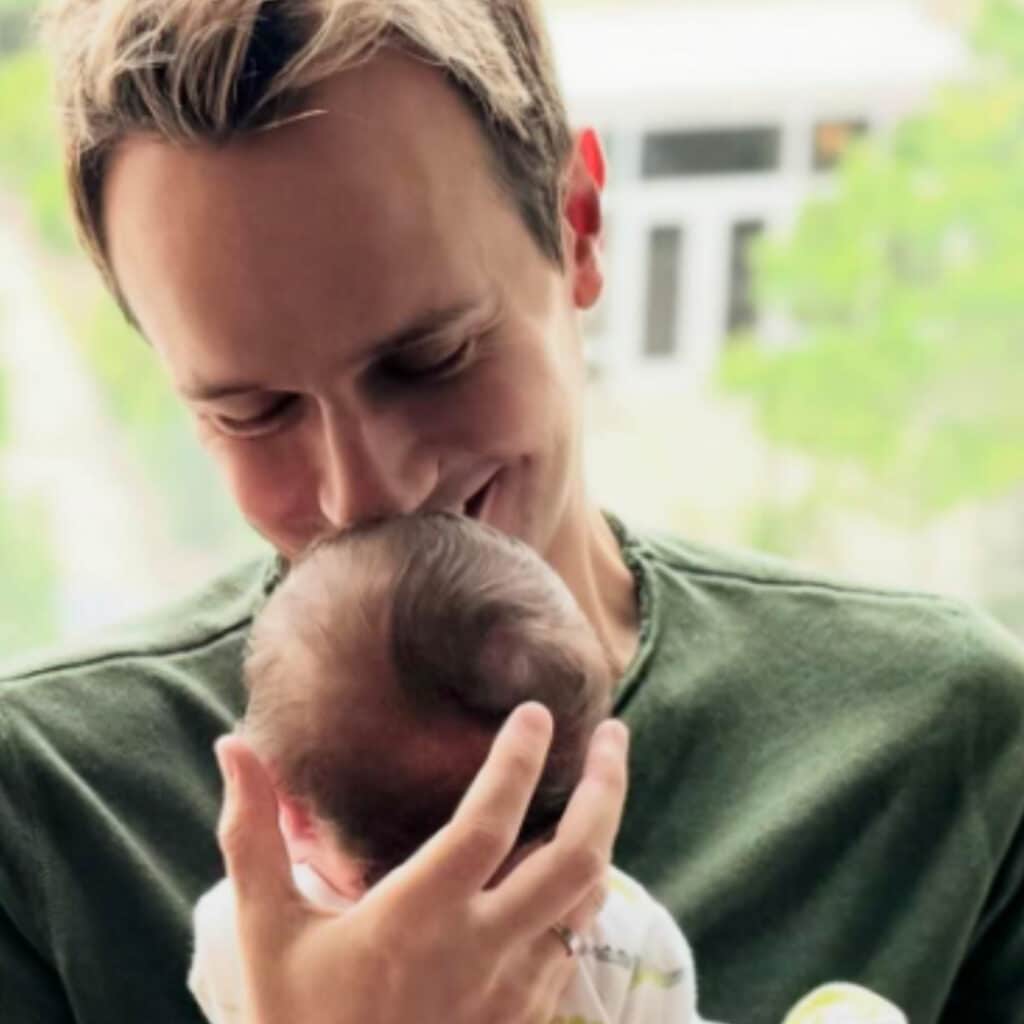 Cyril Féraud : papa à 39 ans, il annonce le prénom de son fils