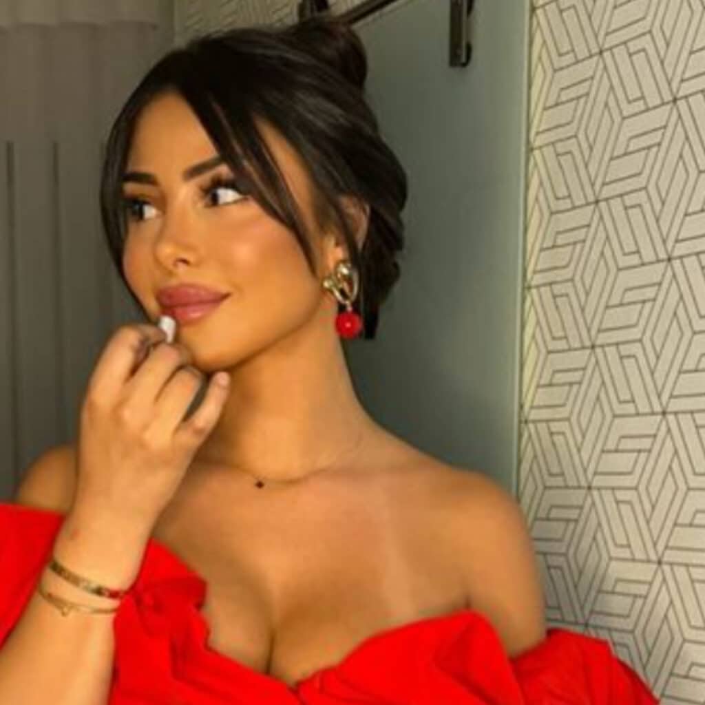 Maeva Ghennam : après son opération de chirurgie esthétique, elle risque le pire
