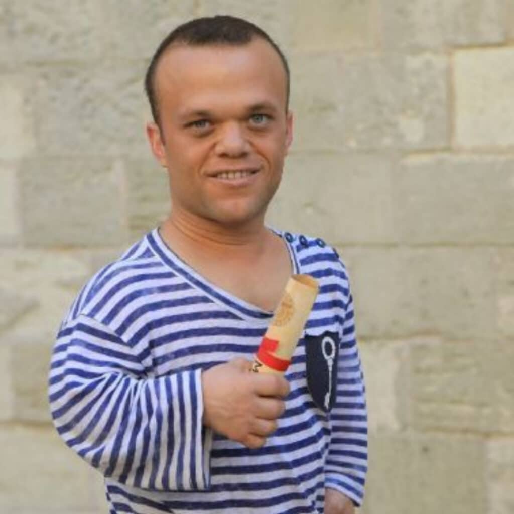 Fort Boyard : l’interprète de Passe-Muraille se montre avec sa femme et leurs deux enfants
