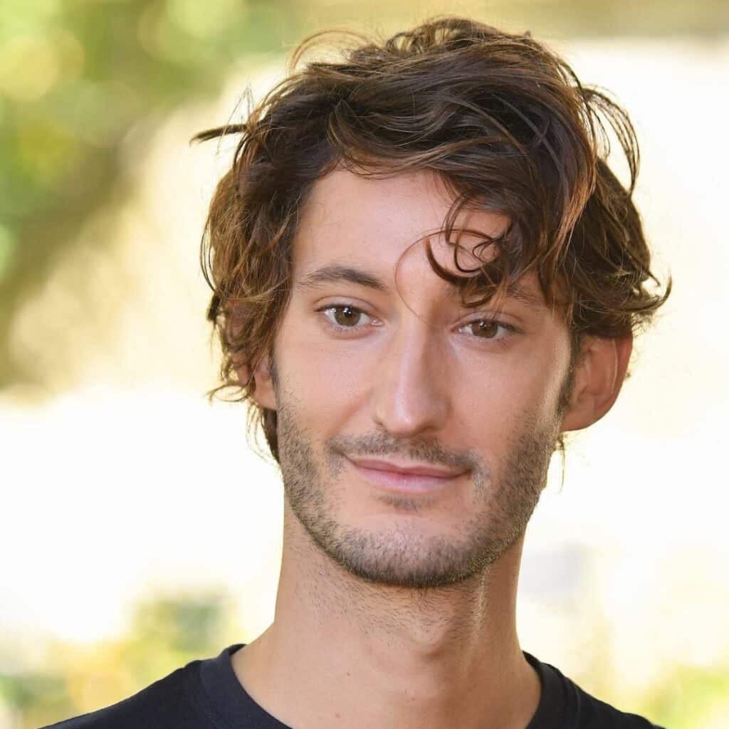 Pierre Niney : le comédien vient d’apprendre qu’il a une cousine tout aussi célèbre que lui