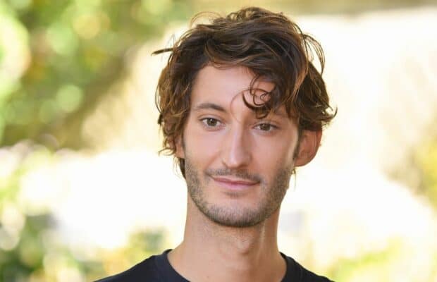 Pierre Niney : le comédien vient d’apprendre qu’il a une cousine tout aussi célèbre que lui
