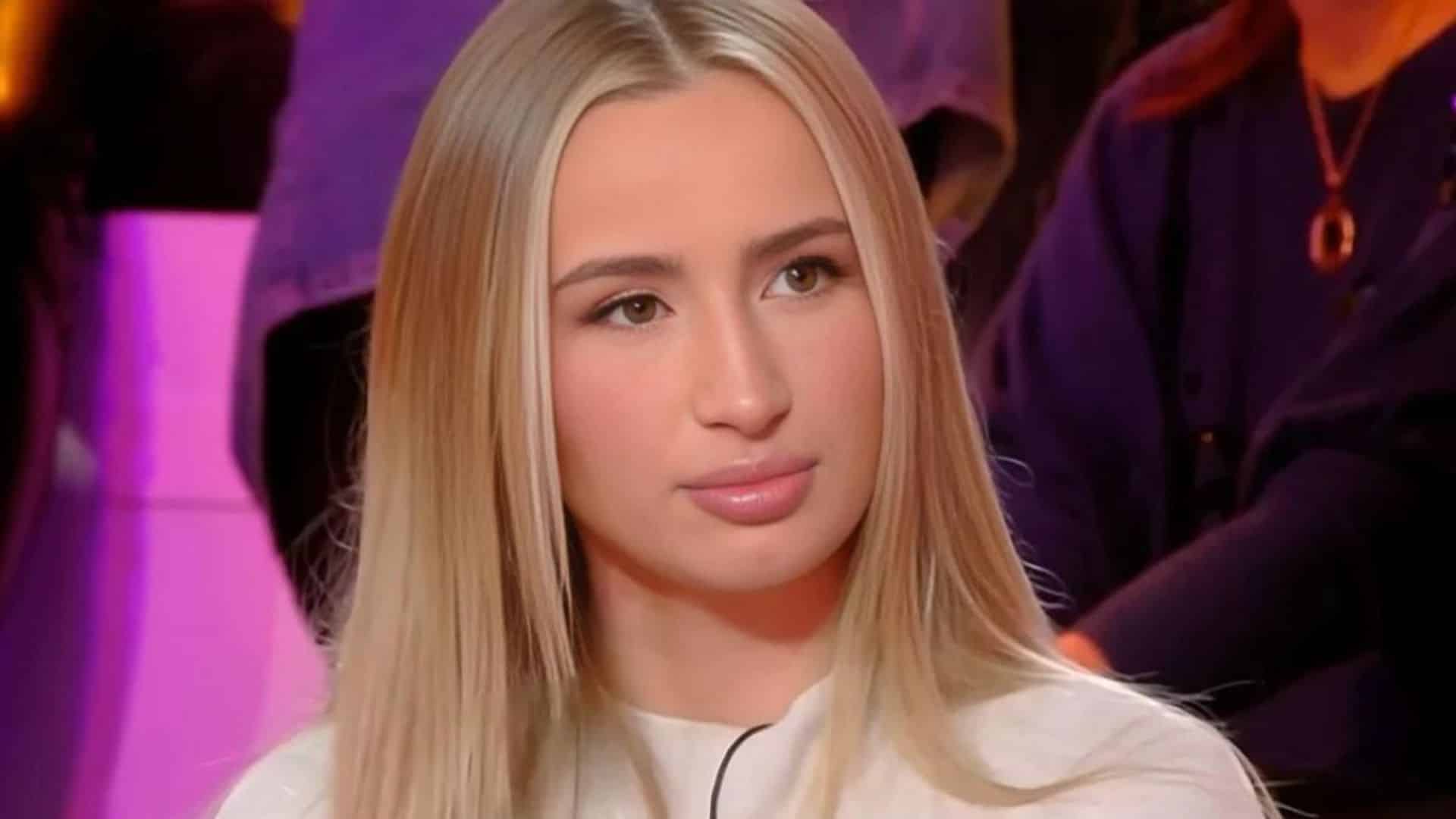 "Ne faîtes jamais ça" : Polska déconseille fortement les implants aux fesses et explique pourquoi