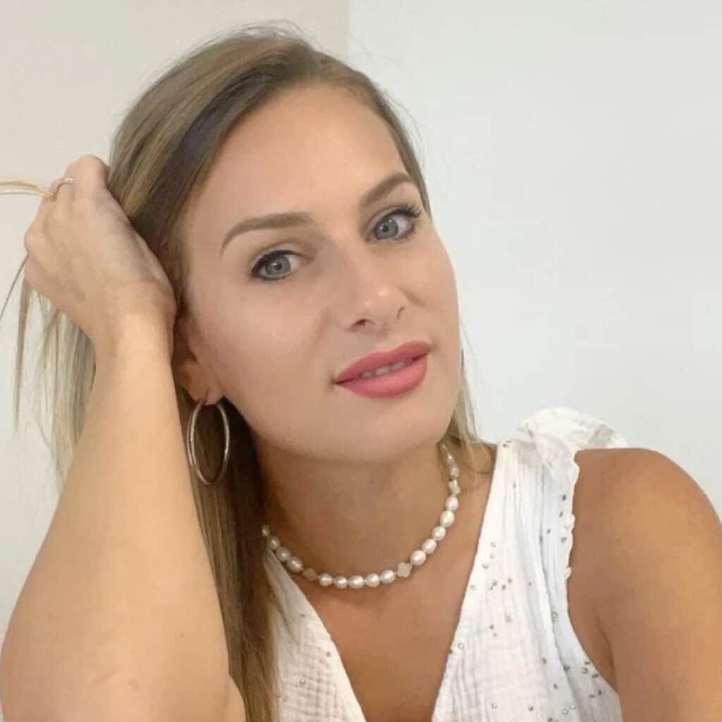 Camille Santoro : en vacances en Corse sans ses enfants, la Toile lui tombe dessus