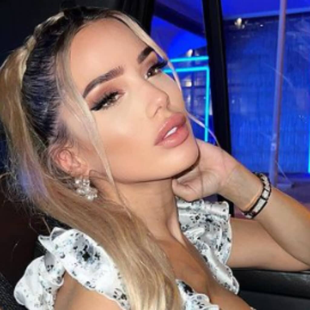 Manon Tanti : loin de la télé-réalité, elle décide d’agir Titre Insta : Manon Tanti : loin de la télé-réalité, elle prend une décision radicale et arrête tout !