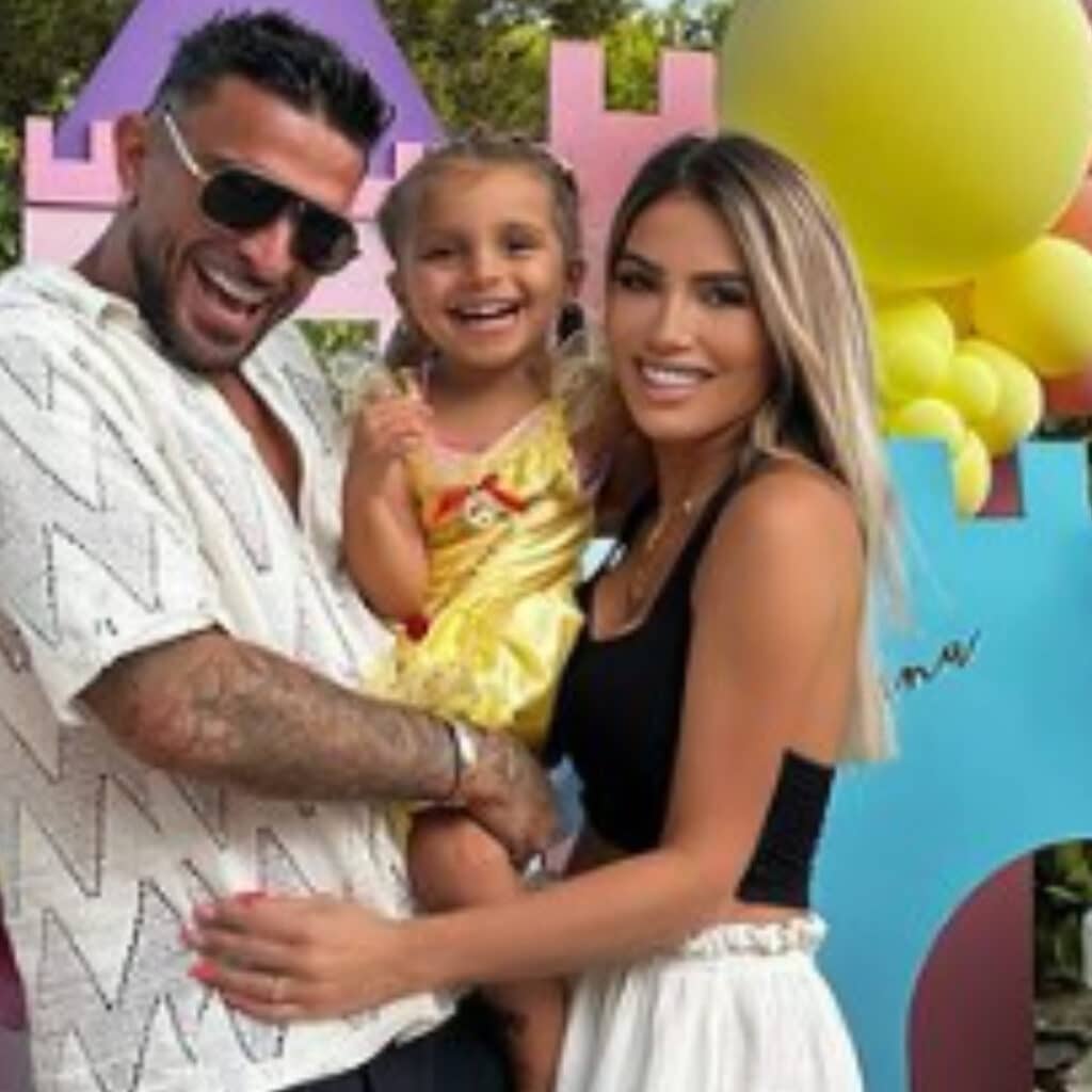Manon et Julien Tanti : l'anniversaire organisé pour leur fille Angelina ne passe pas auprès des internautes