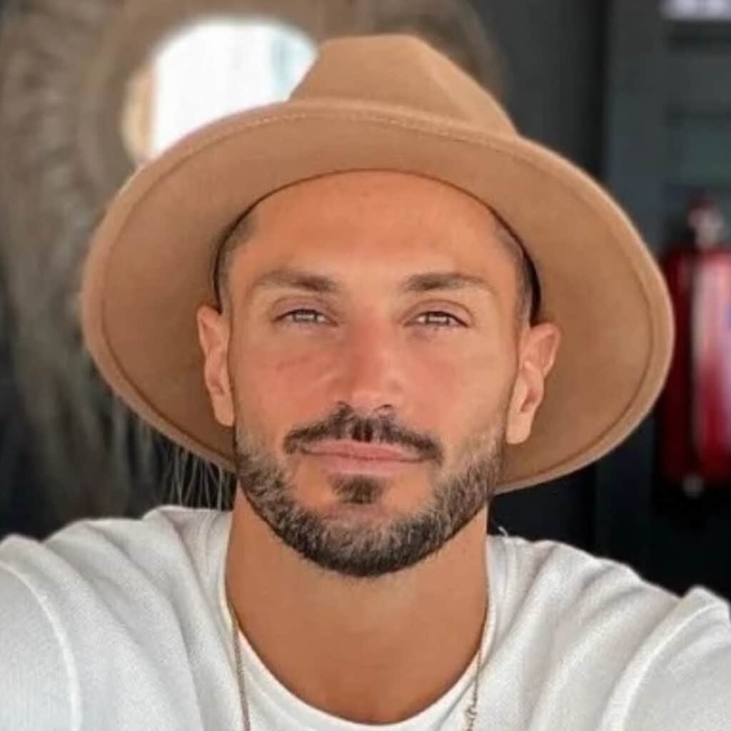 Sébastien Pinelli : agacé par le comportement d'inconnus avec sa fille, il réagit